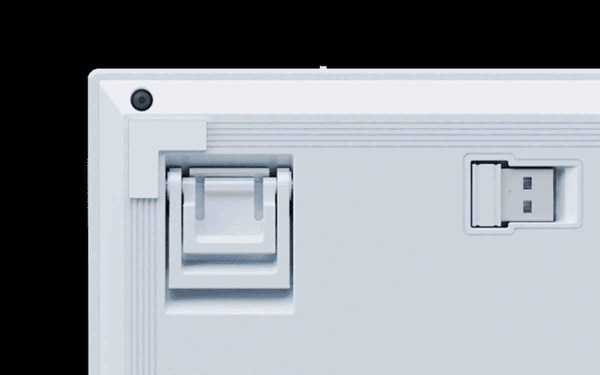 ADJUSTABLE FEET + RECEIVER SLOT