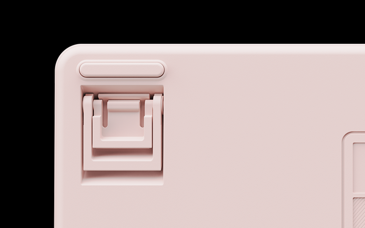 ADJUSTABLE FEET + RECEIVER SLOT